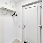 Modernes 3-schlafzimmer-apartment Mit Terrasse Nahe Messe Friedrichshafen & Bodensee *