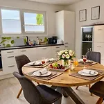 Modernes 3-schlafzimmer-apartment Mit Terrasse Nahe Messe Friedrichshafen & Bodensee