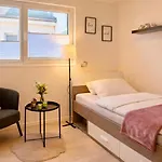 Modernes 3-schlafzimmer-apartment Mit Terrasse Nahe Messe Friedrichshafen & Bodensee Apartament