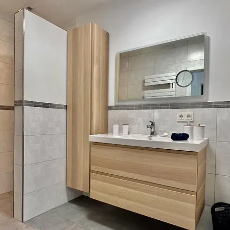 Modernes 3-schlafzimmer-apartment Mit Terrasse & Grill Nahe Messe Friedrichshafen & Bodensee * Меккенбойрен