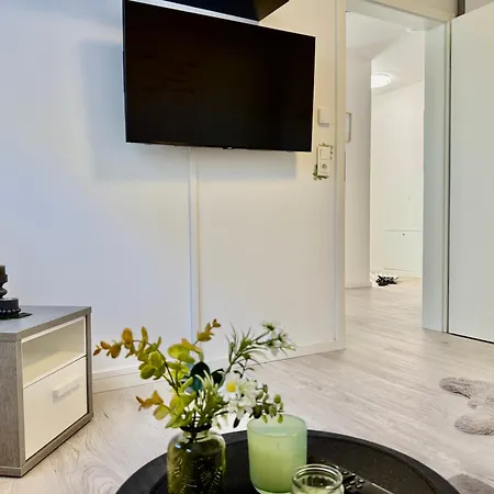 Stilvolles 3 Apartment- Nahe Spieleland Und Friedrichshafen - Modern Ruhig Mit Eigenem Aussenbereich דירה מקנבורן
