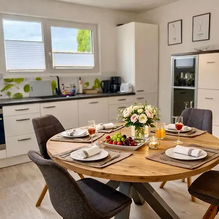 Modernes 3-schlafzimmer-apartment Mit Terrasse Nahe Messe Friedrichshafen&bodensee