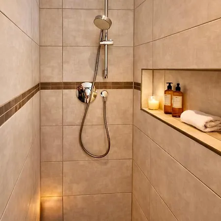 Modernes 3-schlafzimmer-apartment Mit Terrasse & Grill Nahe Messe Friedrichshafen & Bodensee * Меккенбойрен